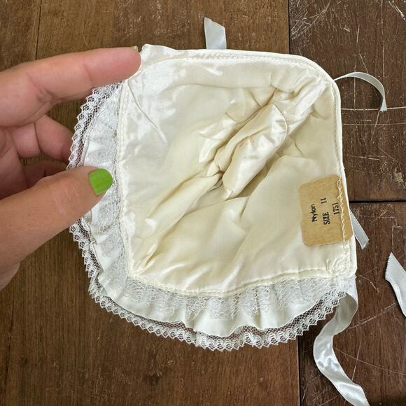Vintage Heirloom Victorian Style NEW with tag White‎ Lace Baby Bonnet - Picture 3 of 9